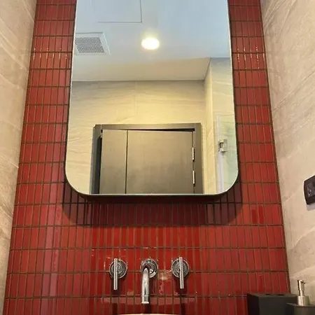 One Double The Edge Apartment