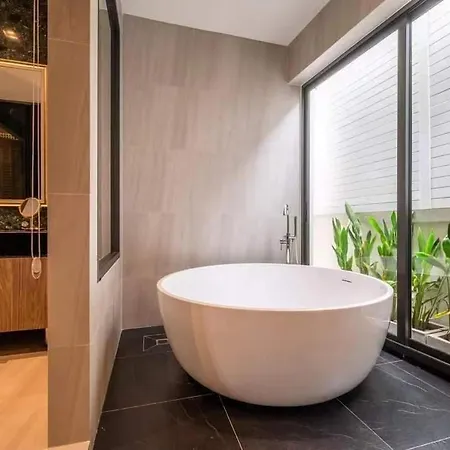 Moon 5-bedroom Luxury Pool *