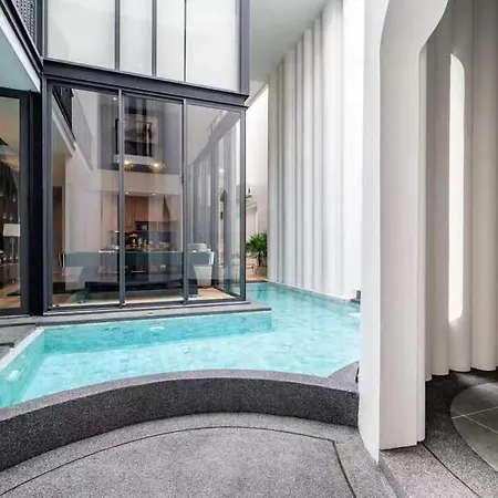 Moon 5-bedroom Luxury Pool
