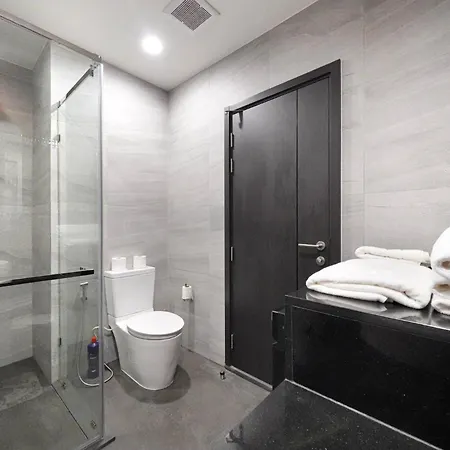 Edge 2br Balcony Garden View Infinity Pool & Location Apartment