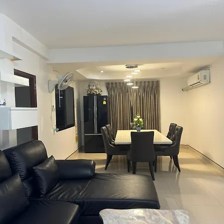 Center Thai 3 Bed 2 Bath