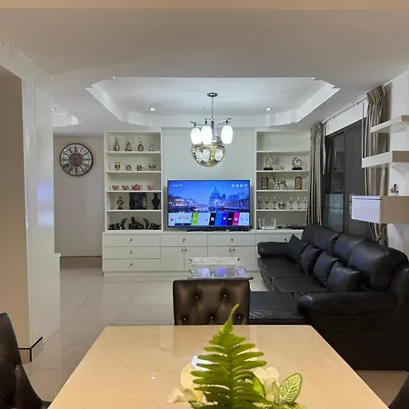 Center Thai 3 Bed 2 Bath