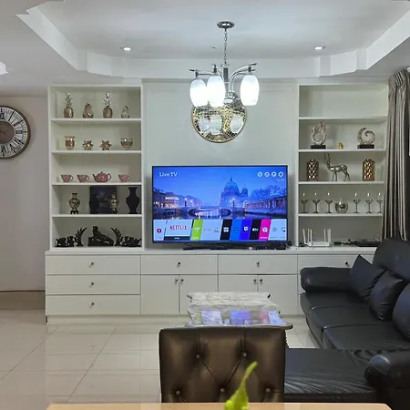 Villa Center Thai 3 Bed 2 Bath *