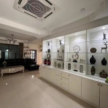 Center Thai 3 Bed 2 Bath Villa Pattaya
