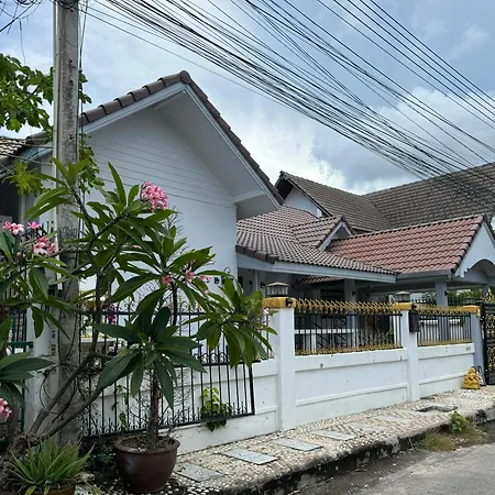 Villa Center Thai 3 Bed 2 Bath *