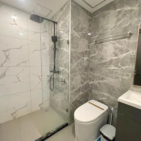 Apartment No Millennium Tower