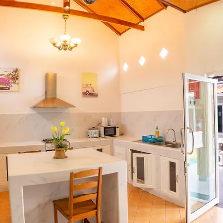 Romantic Pool - 6 Bedroom - Private Pool & Absolute Privacy - Perfect For Groups Villa *