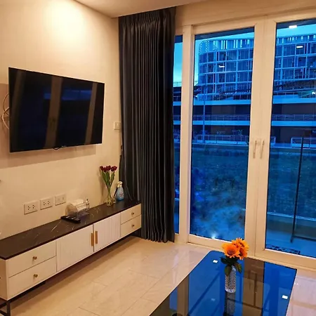 Grand Avenue By Ellie Apartment *