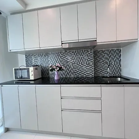 Apartment With Sea View Wongamat *