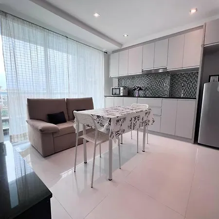 Apartment With Sea View Wongamat *