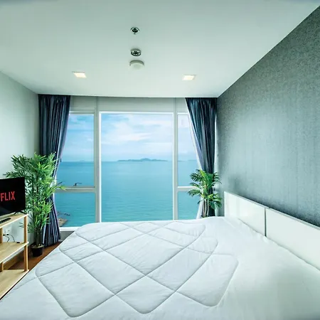 Apartment Oceanfront Private Beach Pool Hot Tub Gym *