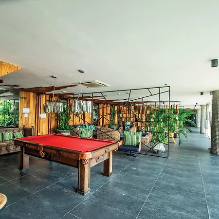 Apartment Oceanfront Private Beach Pool Hot Tub Gym *