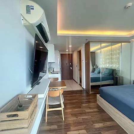 The Peak Towers Comfy Studio Apartment Pattaya