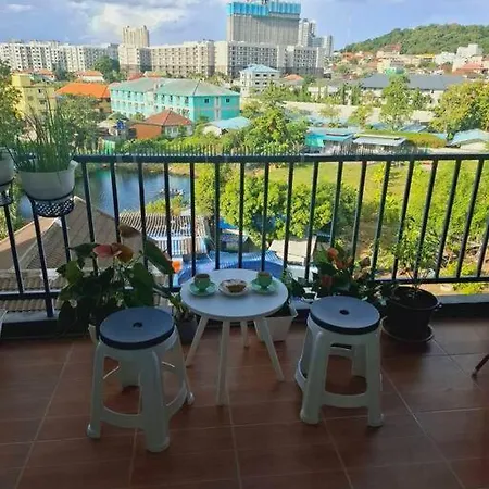 Apartment Peaceful 300 Sq Ft With 2 Balcony, Mountain View *