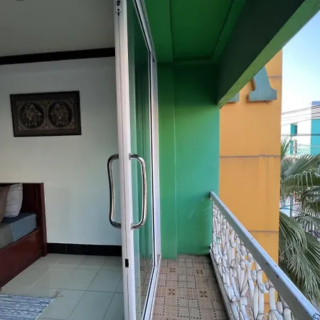 Green With Balcony Hotel Pattaya