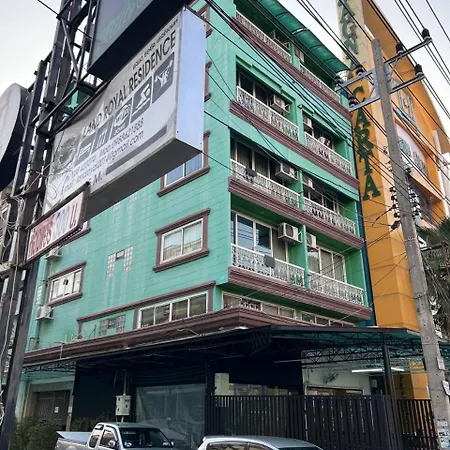 Green With Balcony โรงแรม Pattaya