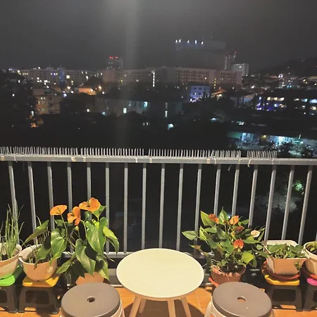 Peaceful 300 Sq Ft With 2 Balcony, Mountain View *