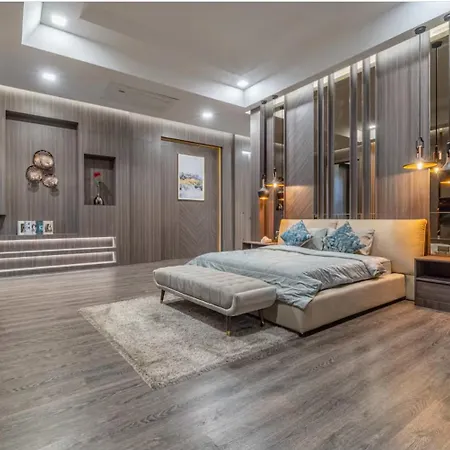 Brianson House Apartment *