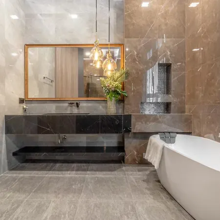 Brianson House Apartment *