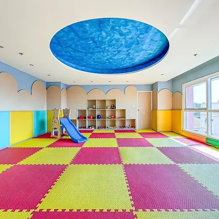 Minimal Sea Aparthotel