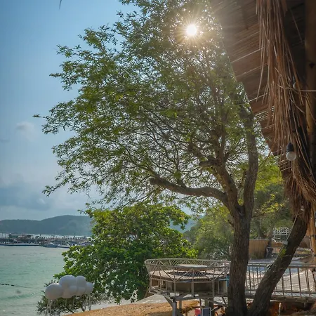 Bamboo Seaview Koh Larn Island With Hottub Terrace No2 Second Floor Apartment *