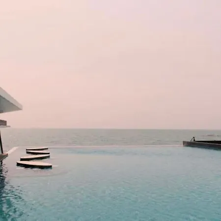 Apartment Luxury Beachfront With Ocean Views *