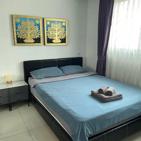Apartment Arcadia Condo: Spacious 3-room With Entertainment & Amenities