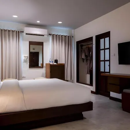 Rose Bay 3*