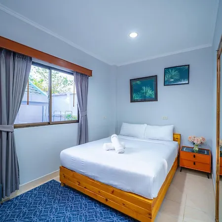 Cozy Gray Garden Villa Pattaya