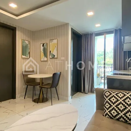 1-bedroom Arcadia Center 702
