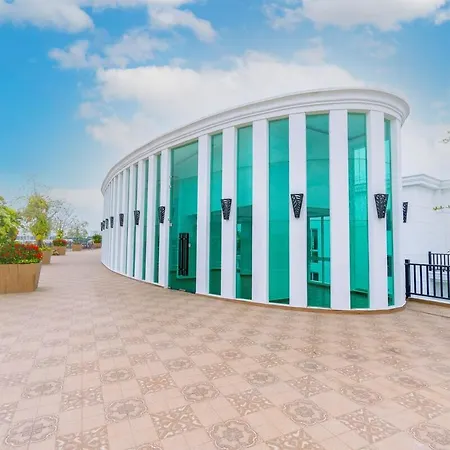 Bright Corner Apartment, Location *