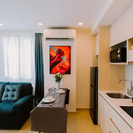 Bright Corner Apartment, Location *