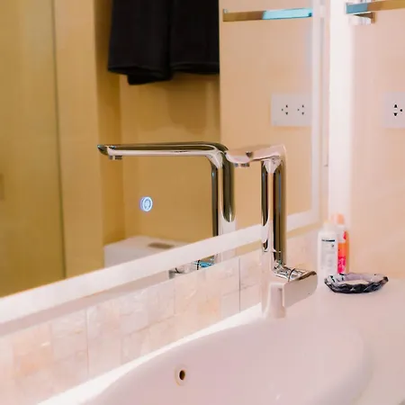 Bright Corner Apartment, Location Apartment