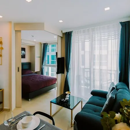 Bright Corner Apartment, Location *
