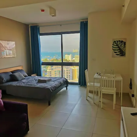 Unixx Sea View Pattaya