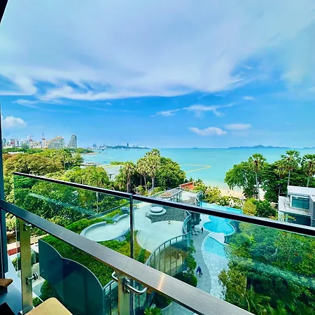 Arom Wongamat Luxury Boutique Beachfront In North Pattaya, 702 Apartment *