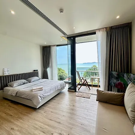 Arom Wongamat Luxury Boutique Beachfront In North Pattaya, 702 Apartment