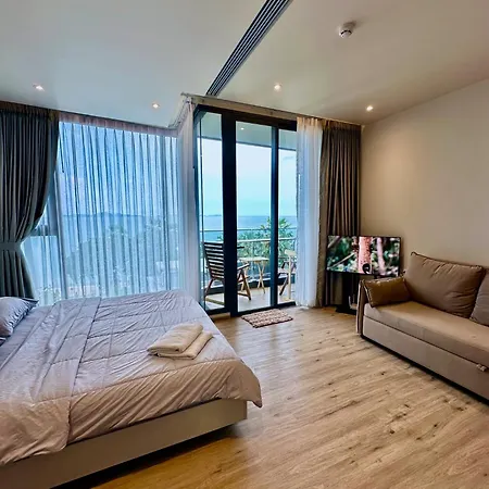 Arom Wongamat Luxury Boutique Beachfront In North Pattaya, 702 * Pattaya