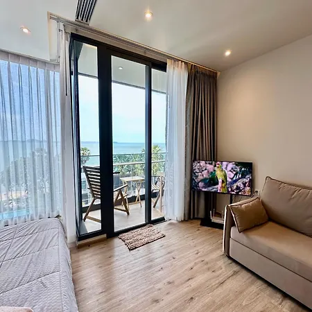 Arom Wongamat Luxury Boutique Beachfront In North Pattaya, 702 Apartment