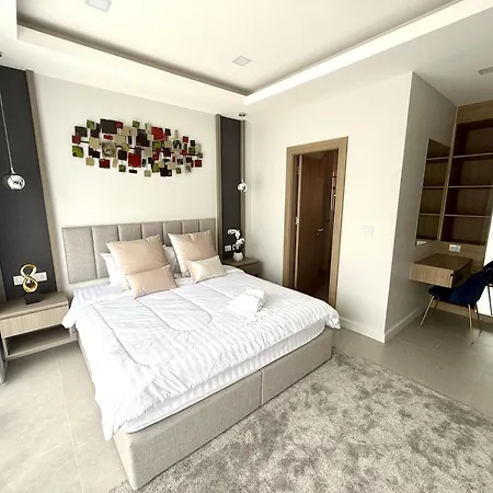 Zensiri Stylish Brand New Pool *