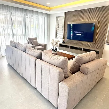 Zensiri Stylish Brand New Pool *