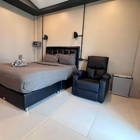 Cloud9 Reloaded Hotel *
