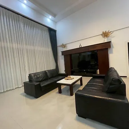 Villa Binsbarry 4 Bedroom 5 Bath Pool Near Walking Street And Jomtien Pattaya