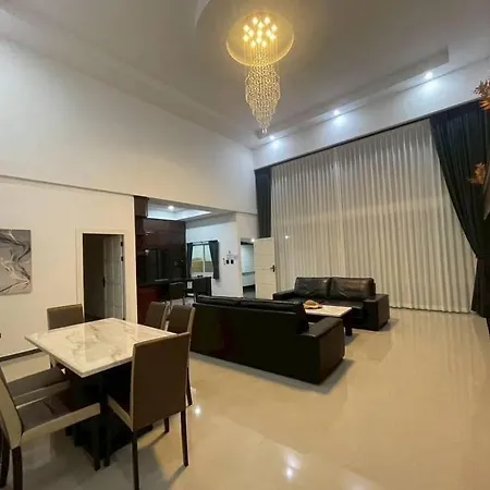 Binsbarry 4 Bedroom 5 Bath Pool Near Walking Street And Jomtien Pattaya
