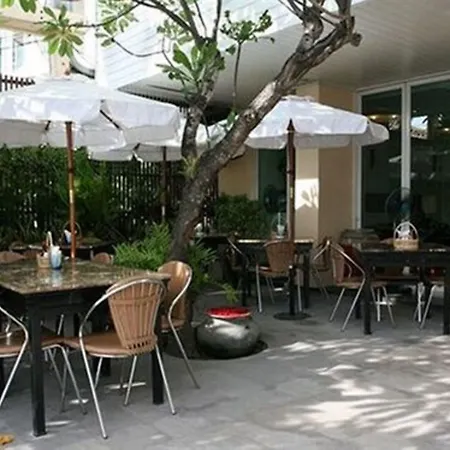 Hotel Baboona Beachfront Living Pattaya