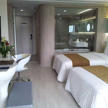 Discovery Hotel 4*