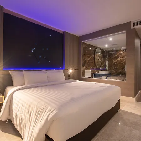 Discovery Hotel 4*