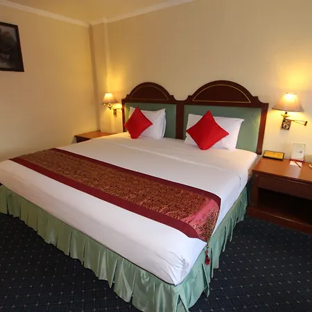 Sabai Hotel 3*
