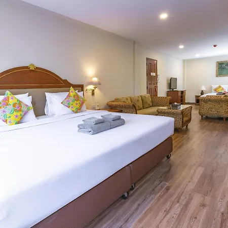 Sabai Hotel 3*