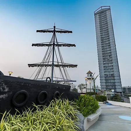 Supalai Mare & Center Apartment *